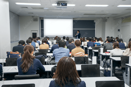 住民説明会で多数の住民が説明を受けている様子